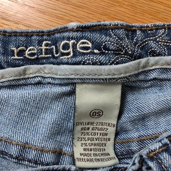 Light wash skinny jean from Refuge. - Picture 4 of 4